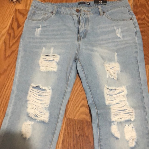 Fashion Nova Mom Ankle Jeans - Picture 4 of 7